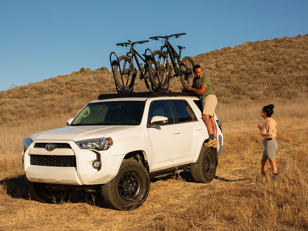 Toyota 4Runner (5. sukupolvi) (2010-nykyinen) Slimsport Roof Rack Kit / Lightbar -valmis - Front Runner 5