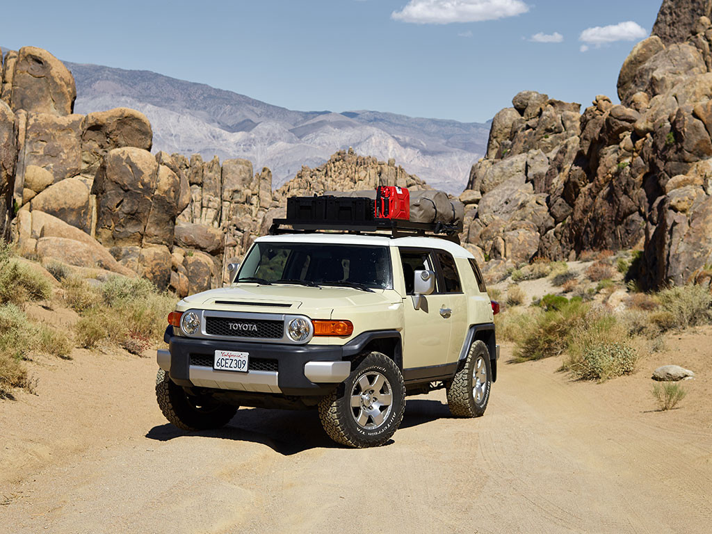 Toyota FJ Cruiser Slimline II kattotelinesarja - Front Runner 7