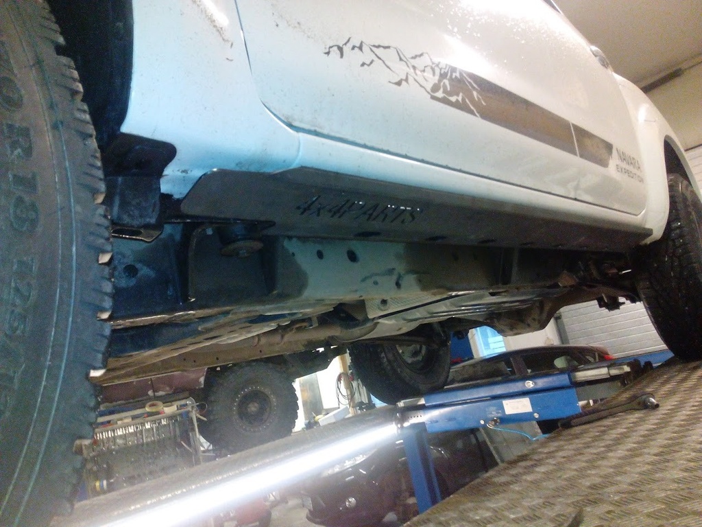 Nissan Navara HELMA PANSSARIT 1