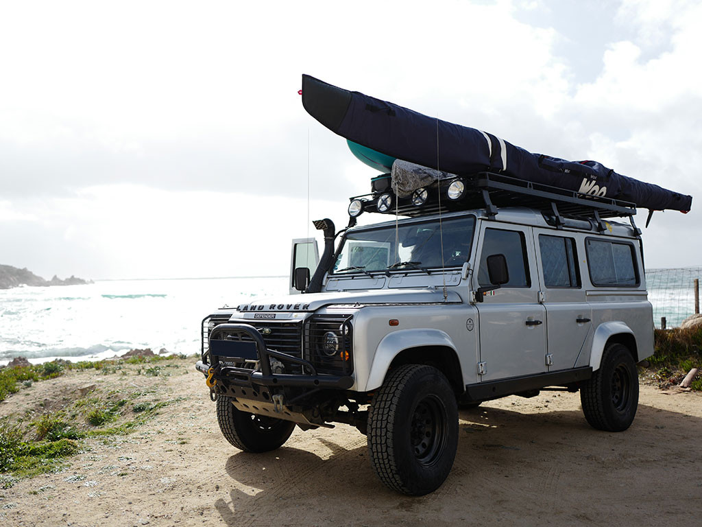 Land Rover Defender 110 (1983-2016) Slimline II kattotelinesarja - Front Runner 5
