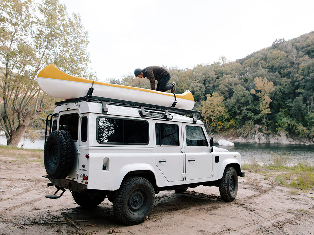 Land Rover Defender 110 (1983-2016) Slimline II kattotelinesarja / Tall - Front Runner 7