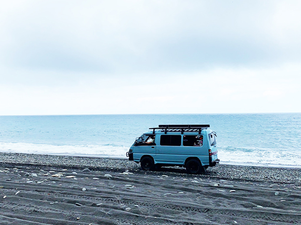 Mitsubishi Delica L300 High Roof (1986-1999) Slimline II kattotelinesarja - Front Runner 4