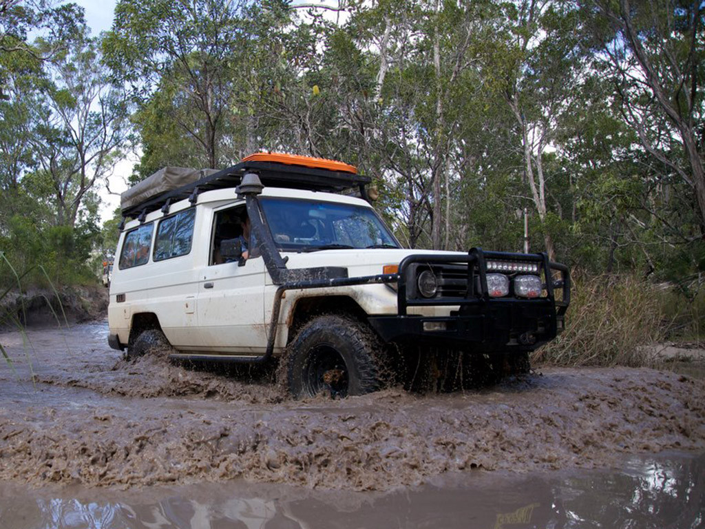 Toyota Land Cruiser 78 Troopy Slimline II kattotelinesarja - Front Runner 7