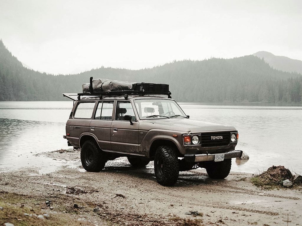 Toyota Land Cruiser 60 Slimline II kattotelinesarja - Front Runner 5